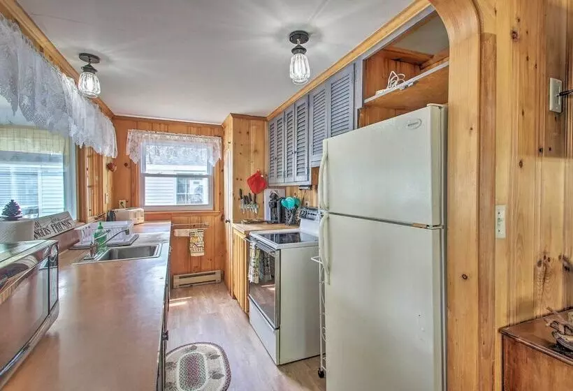 Sebago Lake Cottage W/ Patio + Beach Access!