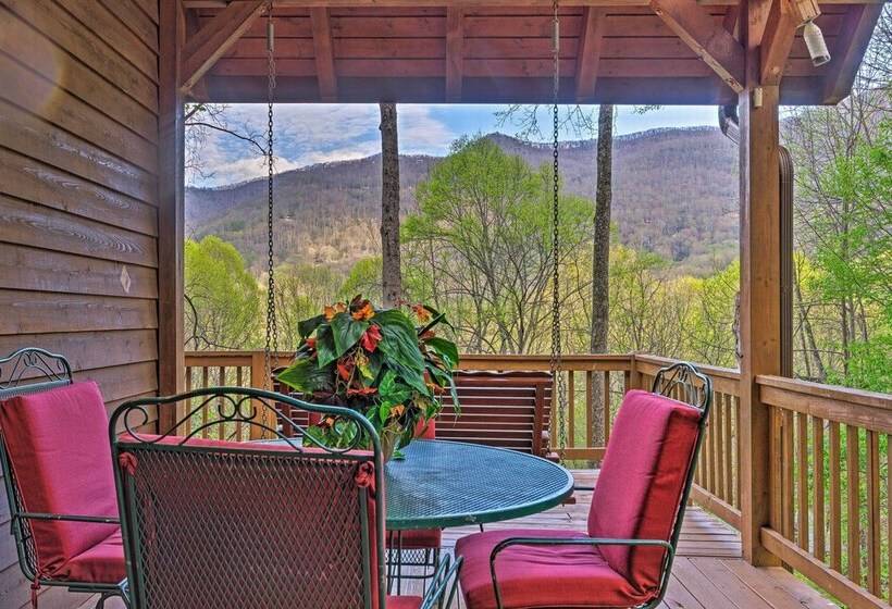 Spacious Maggie Valley Cabin W/ Hot Tub & Mtn View