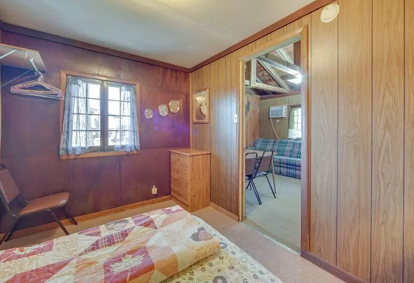 Stone Lake Cabin W/ Private Deck & Fire Pit!