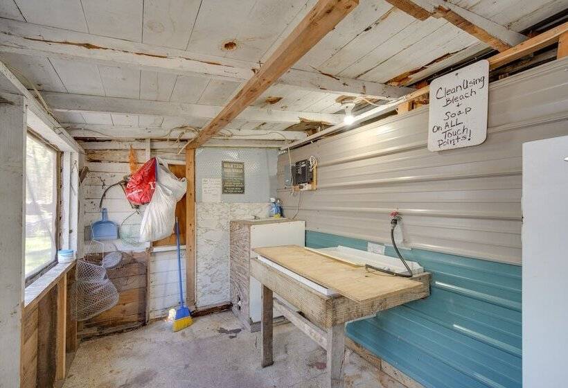 Stone Lake Cabin W/ Private Deck & Fire Pit!