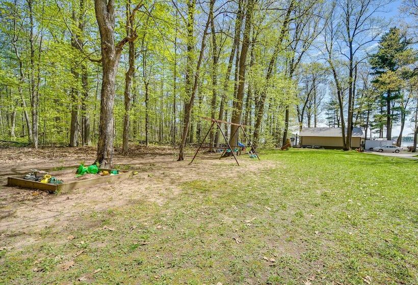 Stone Lake Cabin W/ Private Deck & Fire Pit!