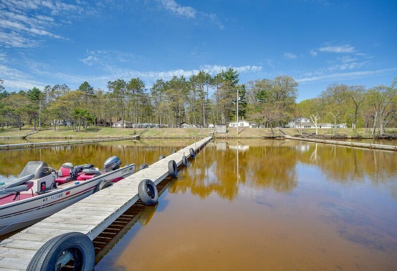 Stone Lake Cabin W/ Private Deck & Fire Pit!