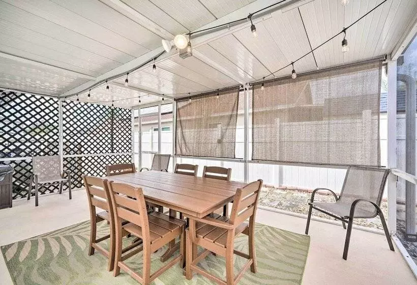 Kissimmee Retreat W/ Private Basketball Court!