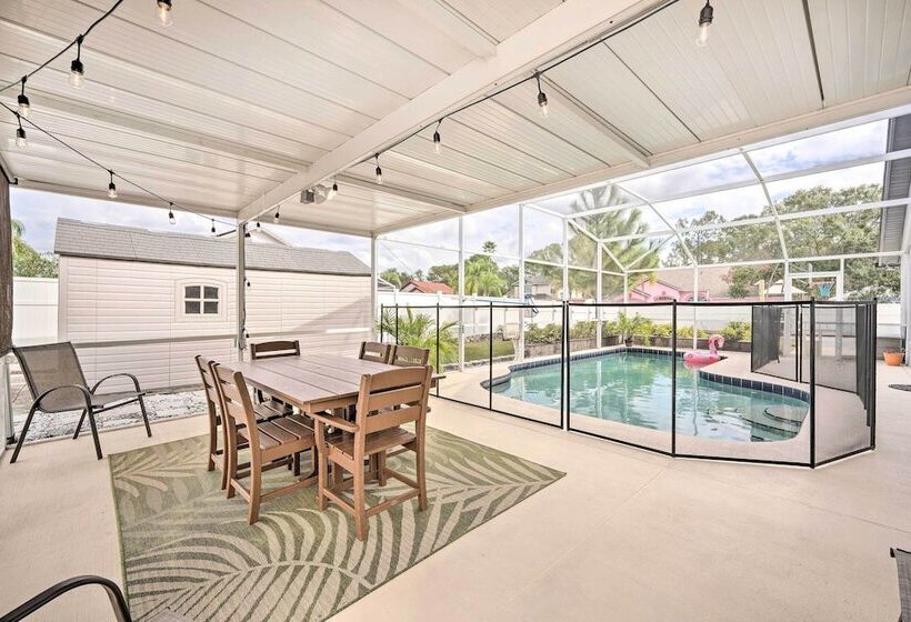 Kissimmee Retreat W/ Private Basketball Court!