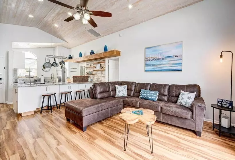 Kissimmee Retreat W/ Private Basketball Court!