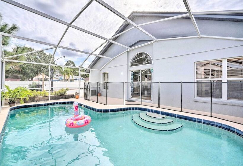 Kissimmee Retreat W/ Private Basketball Court!