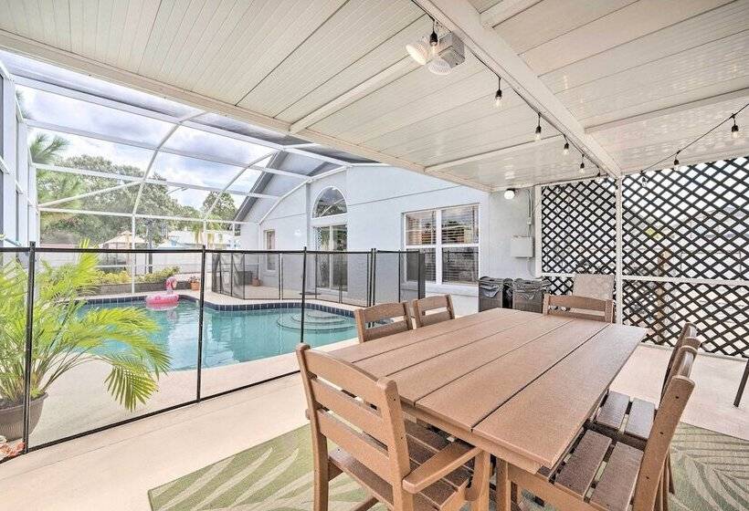 Kissimmee Retreat W/ Private Basketball Court!