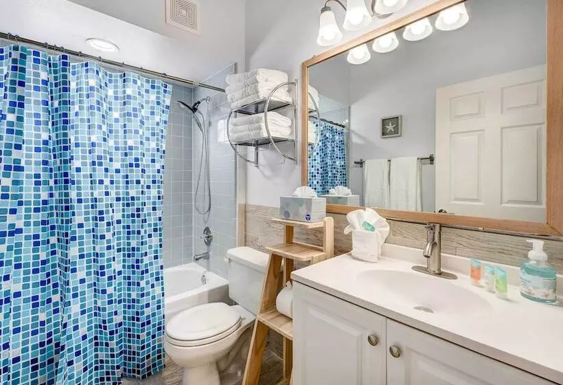 Kissimmee Retreat W/ Private Basketball Court!