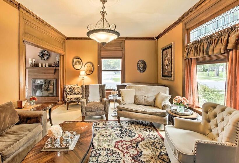 Dog Friendly Home W/ Balcony & Yard In Surgeon Bay