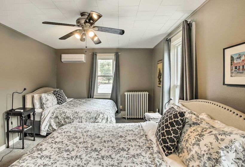 Dog Friendly Home W/ Balcony & Yard In Surgeon Bay