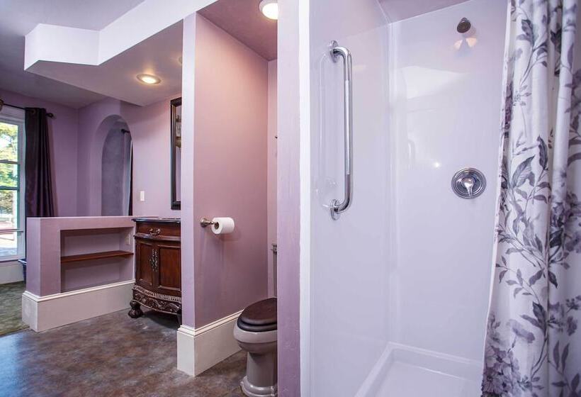 Dog Friendly Home W/ Balcony & Yard In Surgeon Bay