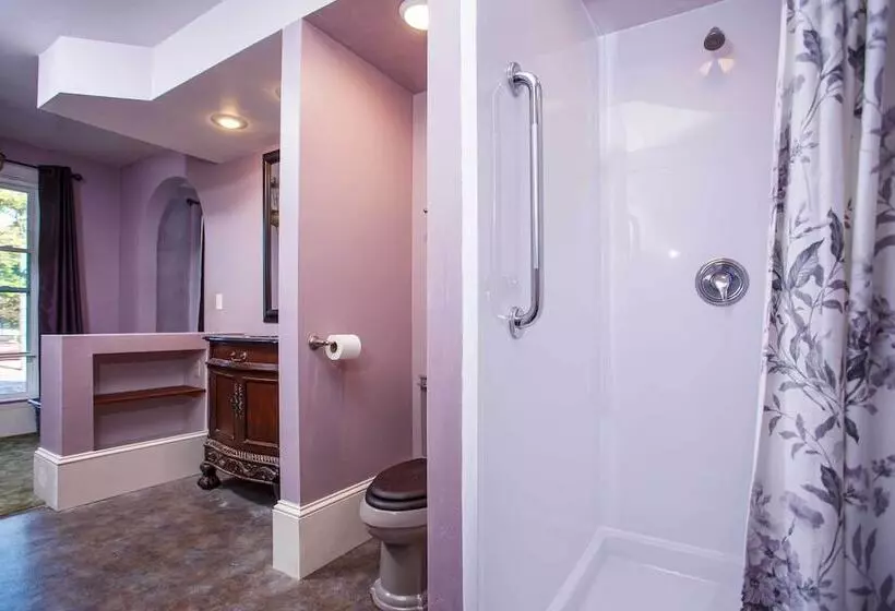 Dog Friendly Home W/ Balcony & Yard In Surgeon Bay