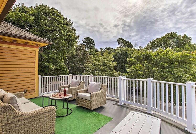 Dog Friendly Home W/ Balcony & Yard In Surgeon Bay