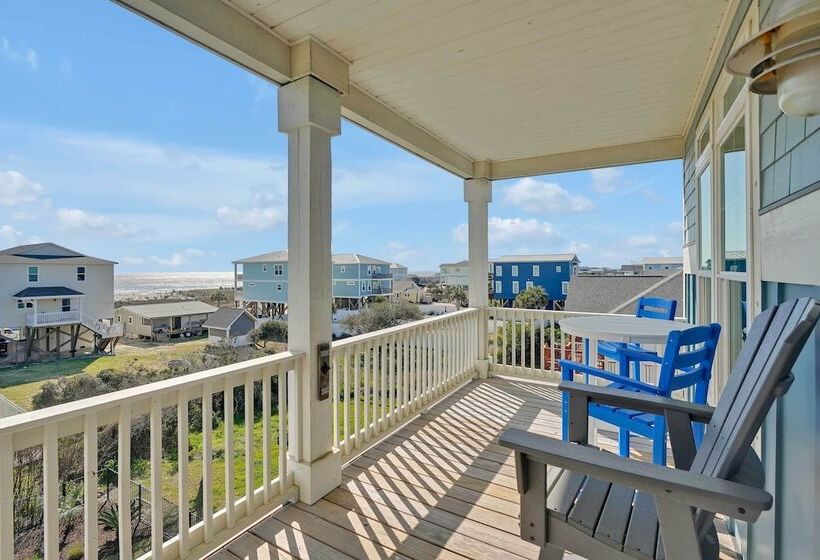 Oak Island Escape W/ Saltwater Pool, Walk To Beach
