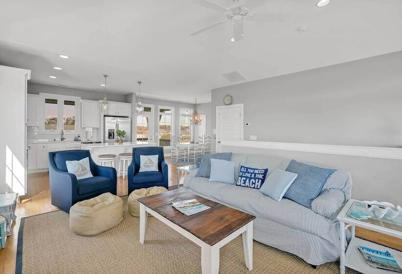 Oak Island Escape W/ Saltwater Pool, Walk To Beach