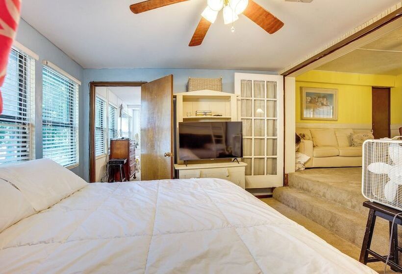 The Whacky Shack  Family Cabin W/ Fire Pit!