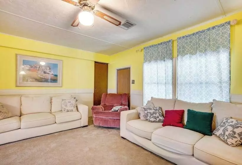 The Whacky Shack  Family Cabin W/ Fire Pit!