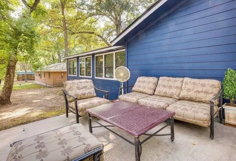 The Whacky Shack  Family Cabin W/ Fire Pit!