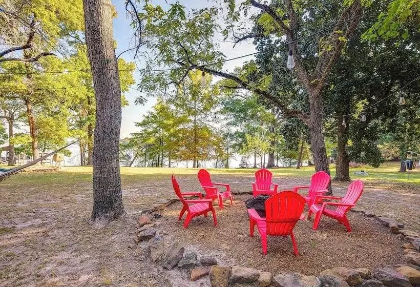 The Whacky Shack  Family Cabin W/ Fire Pit!