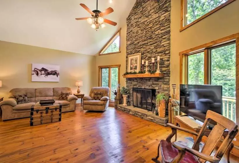 Tryon House W/ Hot Tub   Near Equestrian Centers!