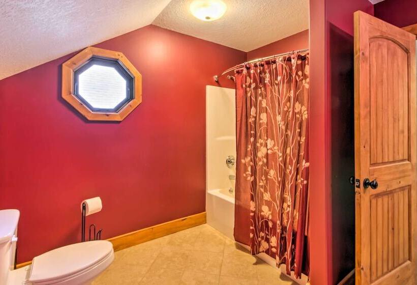 Tryon House W/ Hot Tub Near Equestrian Centers!