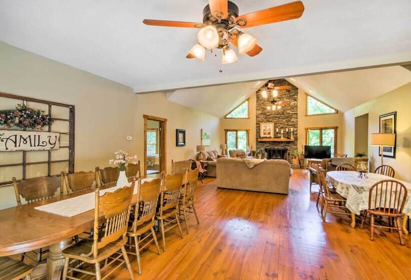 Tryon House W/ Hot Tub Near Equestrian Centers!
