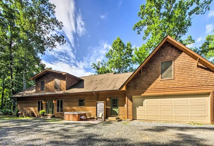 Tryon House W/ Hot Tub Near Equestrian Centers!