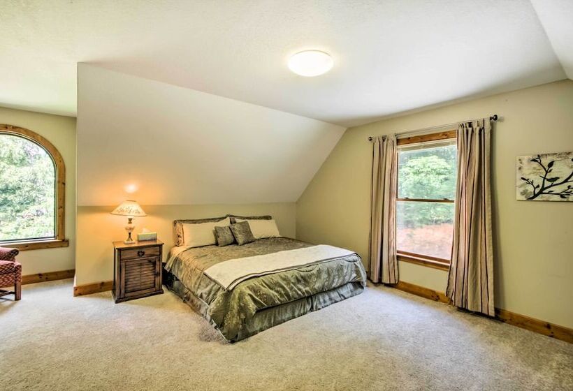 Tryon House W/ Hot Tub Near Equestrian Centers!