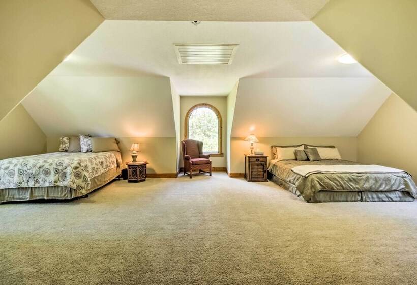 Tryon House W/ Hot Tub Near Equestrian Centers!