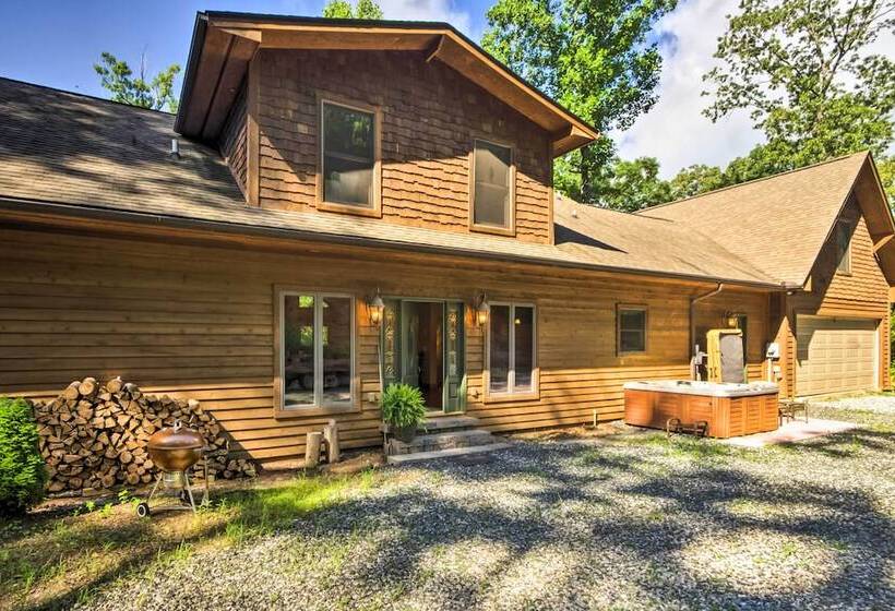 Tryon House W/ Hot Tub Near Equestrian Centers!