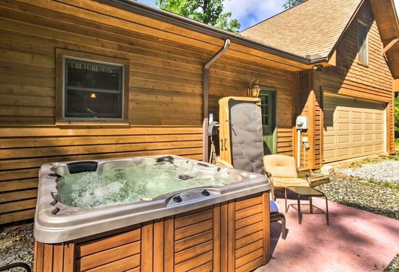 Tryon House W/ Hot Tub Near Equestrian Centers!