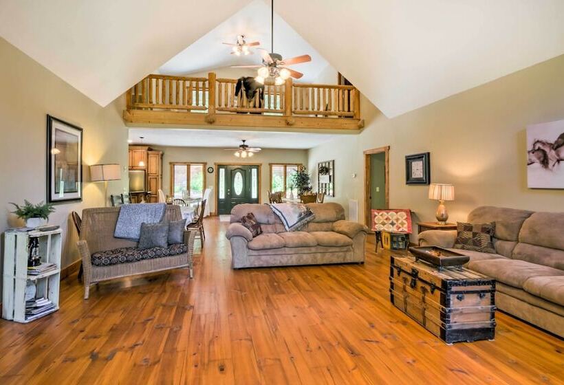 Tryon House W/ Hot Tub Near Equestrian Centers!