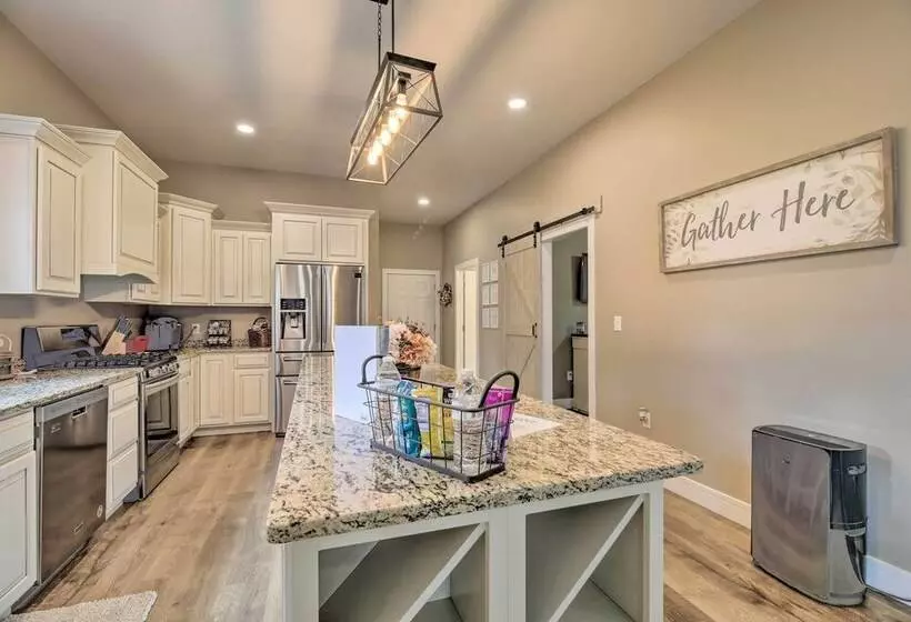 Upstate Hideaway W/ Hot Tub, 13 Mi To Malone!