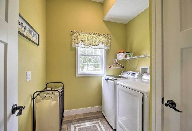 Upstate Hideaway W/ Hot Tub, 13 Mi To Malone!