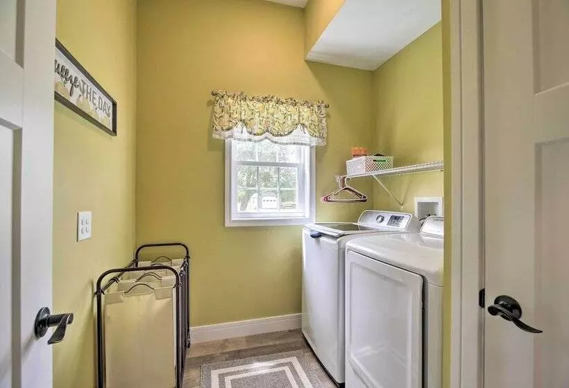 Upstate Hideaway W/ Hot Tub, 13 Mi To Malone!