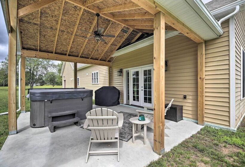 Upstate Hideaway W/ Hot Tub, 13 Mi To Malone!