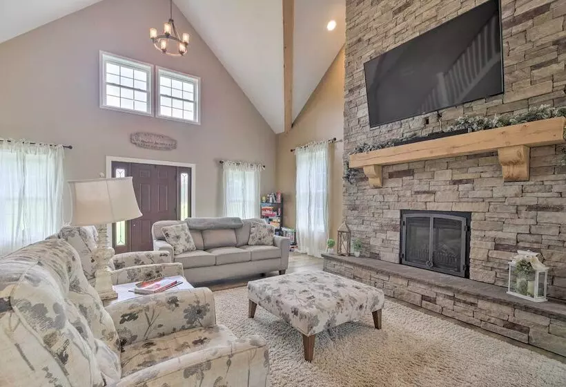 Upstate Hideaway W/ Hot Tub, 13 Mi To Malone!