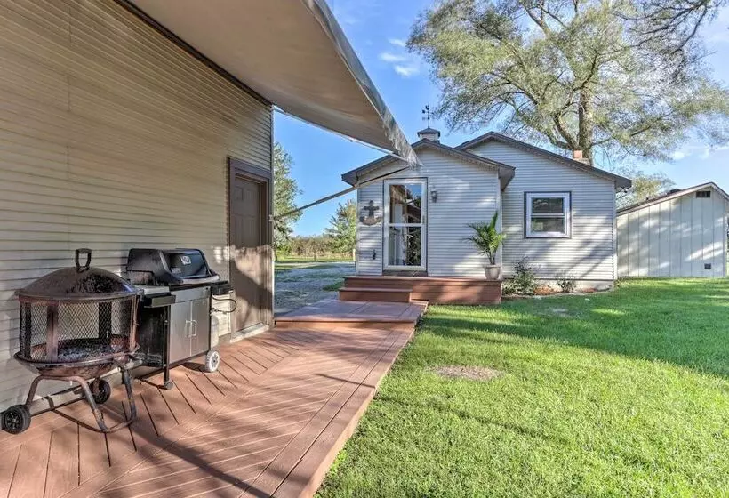 Waterfront Syracuse Home: Deck, Fire Pit & Kayaks
