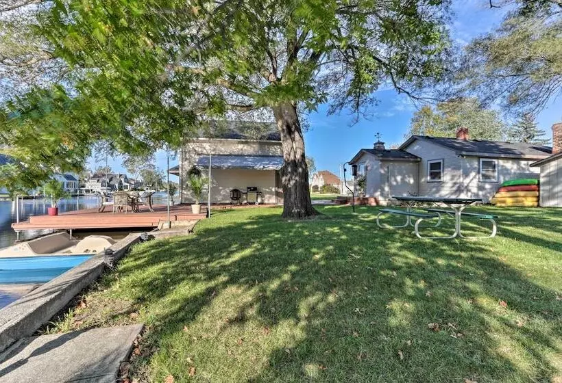 Waterfront Syracuse Home: Deck, Fire Pit & Kayaks