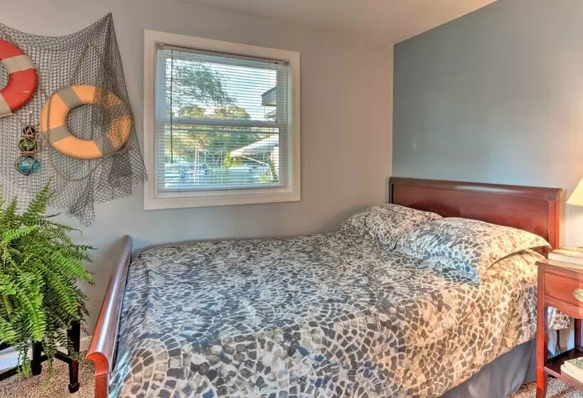 Waterfront Syracuse Home: Deck, Fire Pit & Kayaks