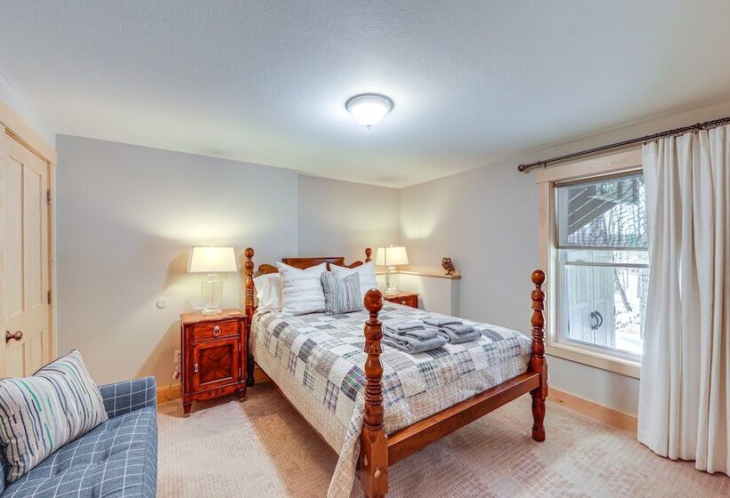 White Mountain Home Near Lakes & Kancamagus Hwy!