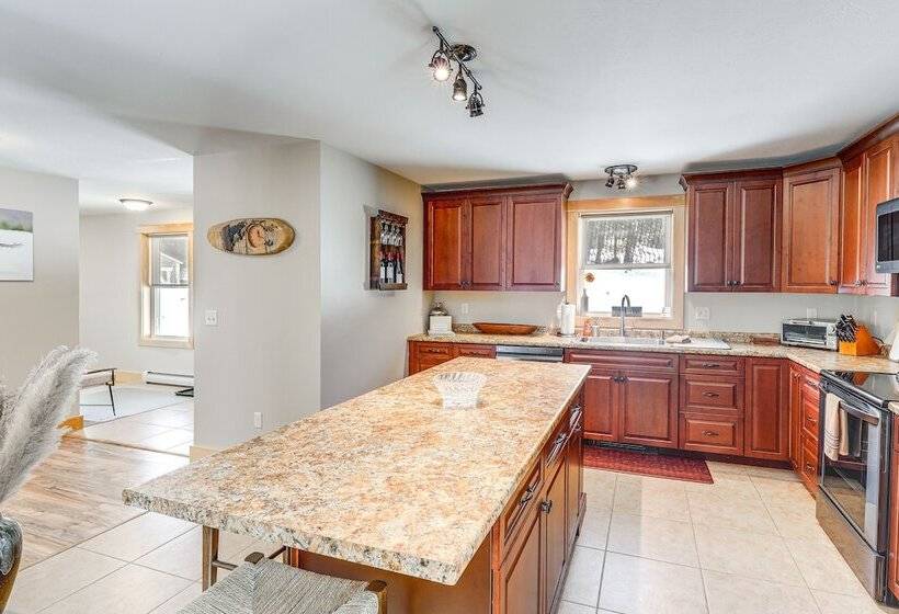 White Mountain Home Near Lakes & Kancamagus Hwy!