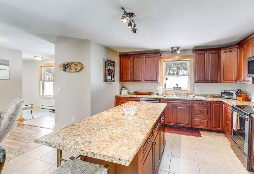 White Mountain Home Near Lakes & Kancamagus Hwy!