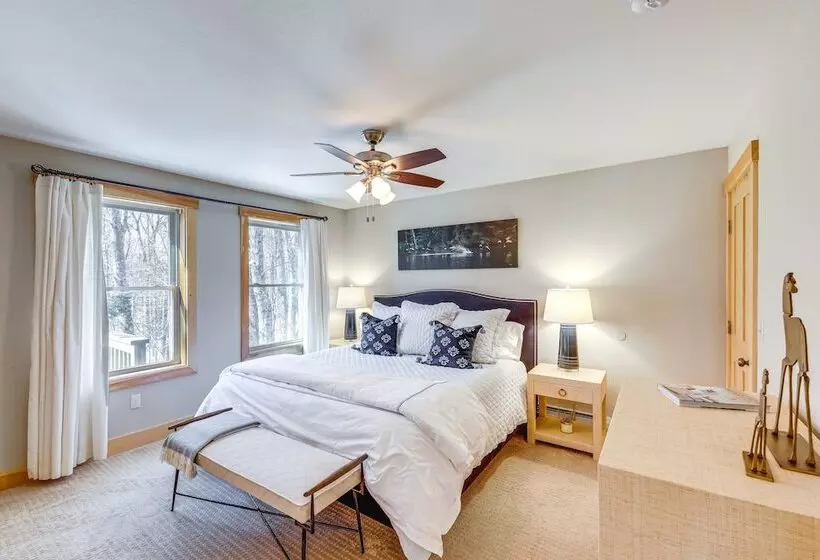 White Mountain Home Near Lakes & Kancamagus Hwy!