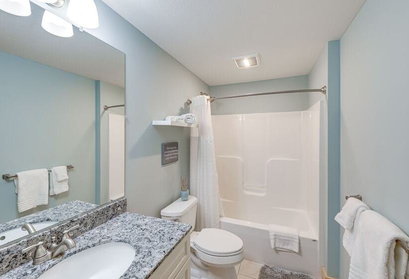 White Mountain Home Near Lakes & Kancamagus Hwy!