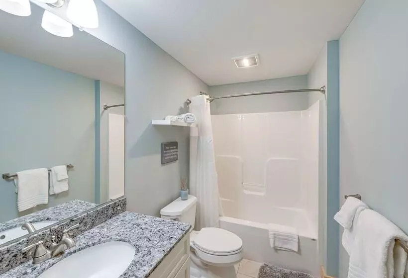 White Mountain Home Near Lakes & Kancamagus Hwy!