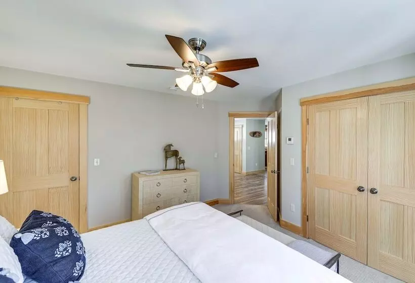 White Mountain Home Near Lakes & Kancamagus Hwy!