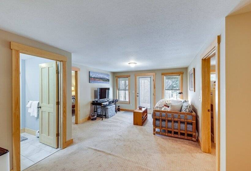 White Mountain Home Near Lakes & Kancamagus Hwy!