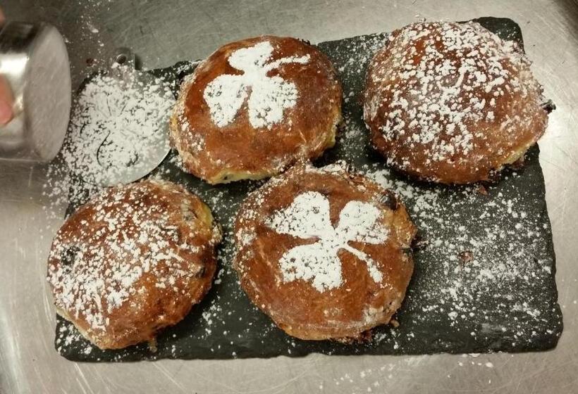 호스텔 An Cruiscin Lan