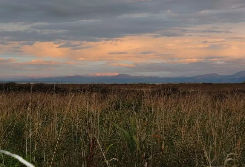 ユースホステル The Barn Cabins & Camp